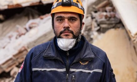 “نجونا بفضل المطر”.. 7 قصص إنسانية من زلزال تركيا وسوريا